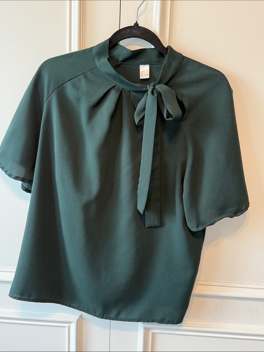 Tie-Neck Short Sleeve Blouse in Forest Green